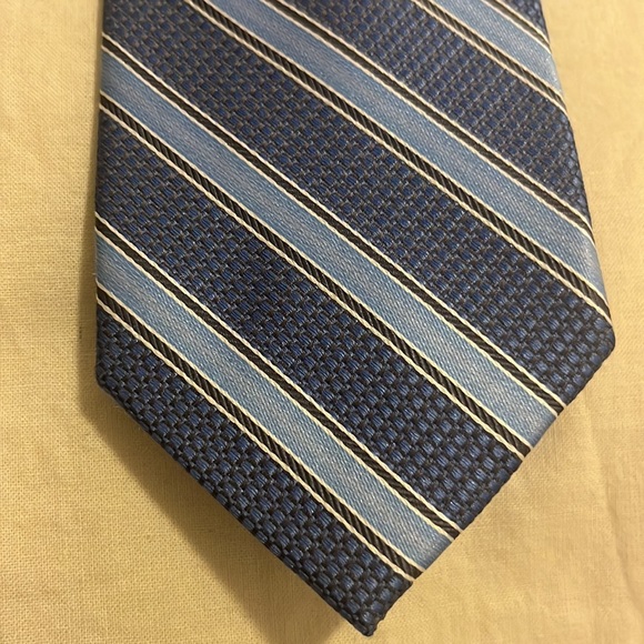 Perry Ellis blue tie - Picture 2 of 2